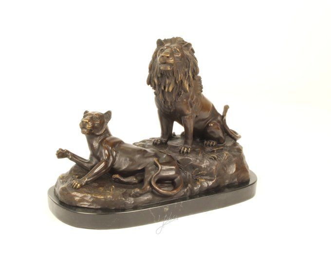 BA30.Exceptionnel bronze sur marbre d'un lion et sa lionne