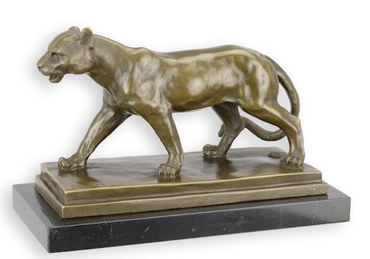 BA04.Bronze sur marbre d'une lionne