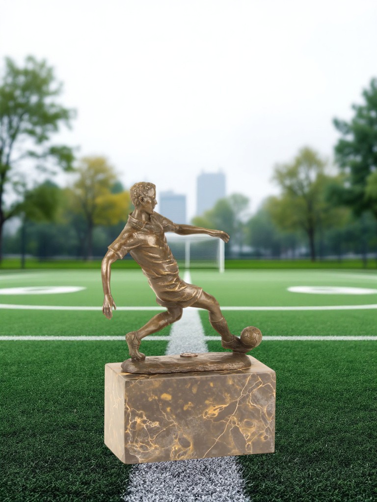 BD19.Bronze sur marbre d'un Footballeur